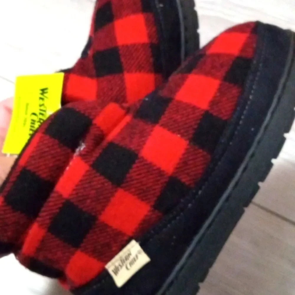 (1-3417)  Western Chief Freestyle Buffalo Slippers Size 7